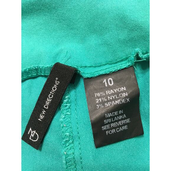 New Directions, Size 10, Green Capris Decorative Silver Zippers Seam Down Legs - Picture 4 of 5